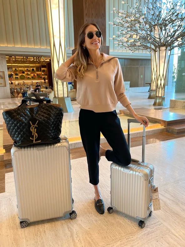 Travel Ready: Beige Sweatshirt and Black Trousers Travel Ready: Beige Sweatshirt and Black Trousers — Dubai Outfits