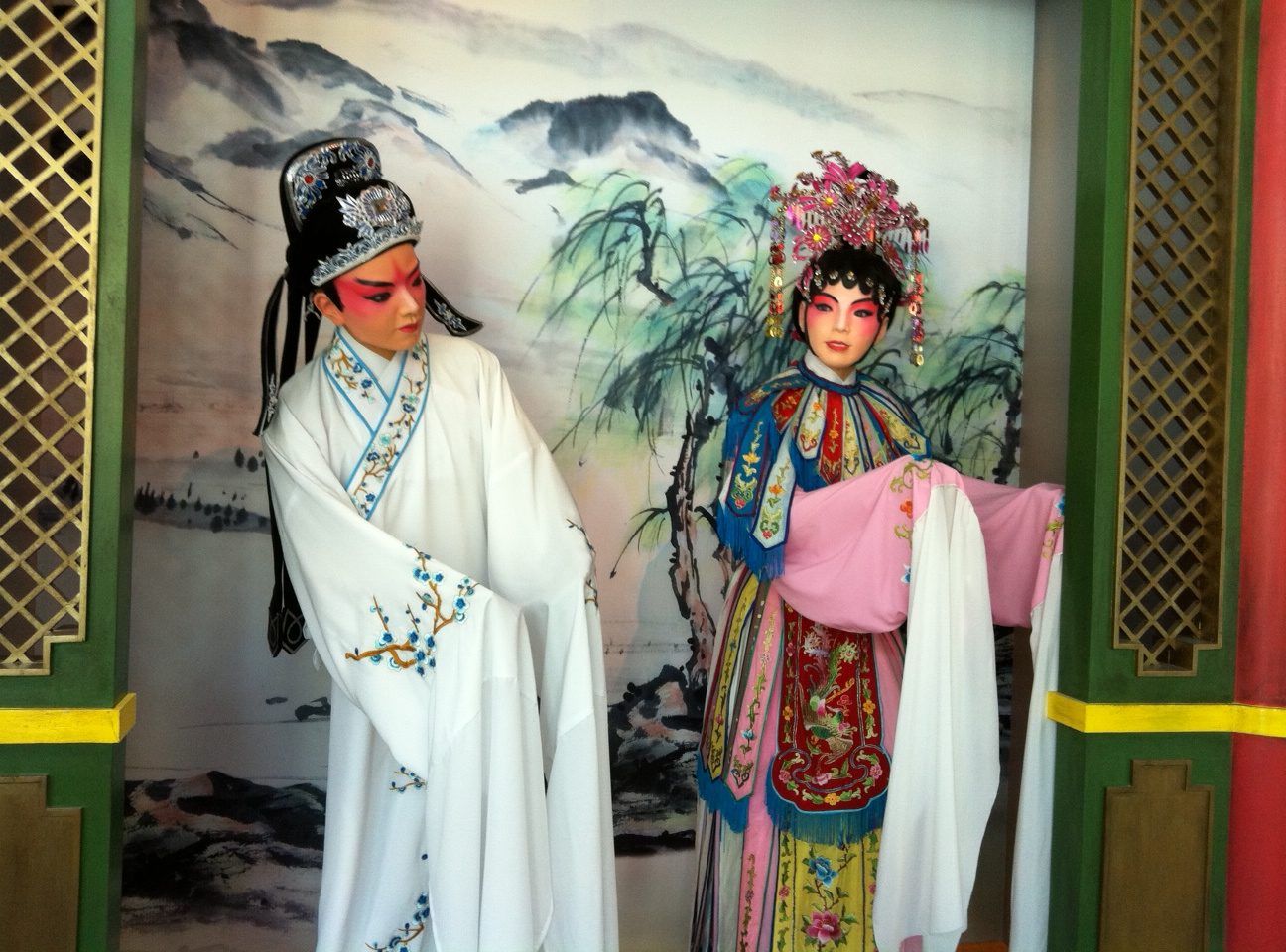 Traditional Chinese Opera Costumes: Vibrant and Ornate Traditional Chinese Opera Costumes: Vibrant and Ornate — Opera Outfits