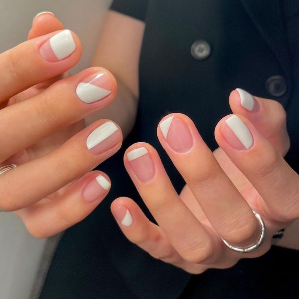 White Geometric Shapes Short Square Nails White Geometric Shapes Short Square Nails — Geometric Nails
