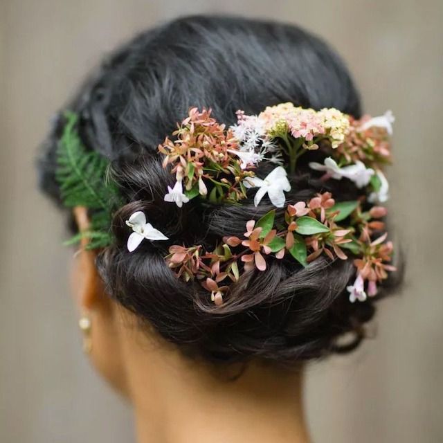 Wavy Updo With Fresh Flowers and Greenery Wavy Updo With Fresh Flowers and Greenery — Mexican Hairstyles