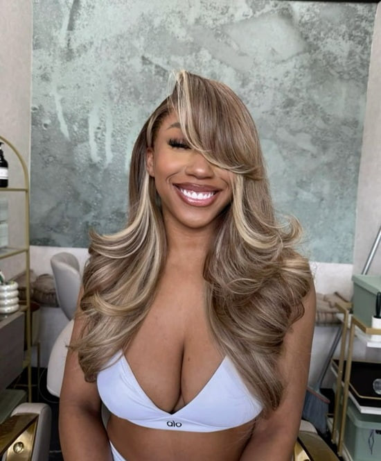Shoulder-Length Ash Blonde Base With Darker Highlights Shoulder-Length Ash Blonde Base With Darker Highlights — Blonde Hair on Black Women