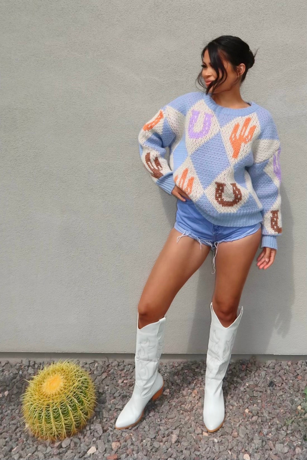 Western Graphic: Oversized Sweater and Denim Shorts — Arizona Outfits