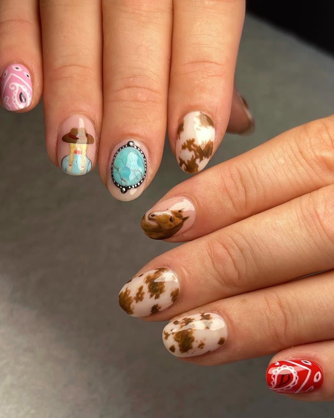 Medium Oval Mixed Western Motifs — Western Nails