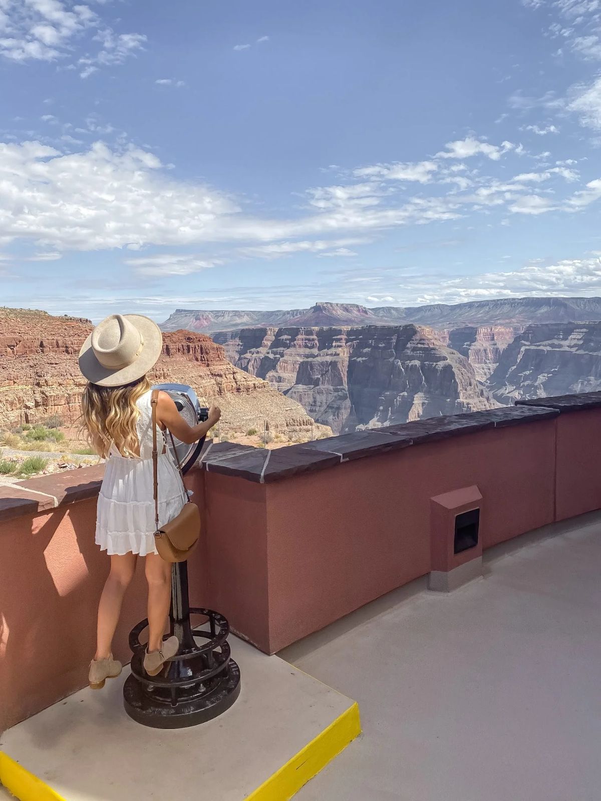Sightseeing Style: Tiered Dress and Wide-Brimmed Hat Sightseeing Style: Tiered Dress and Wide-Brimmed Hat — Utah Outfits