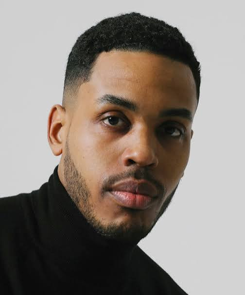Visual Idea Visual Idea — Low Taper Fade Straight Hair