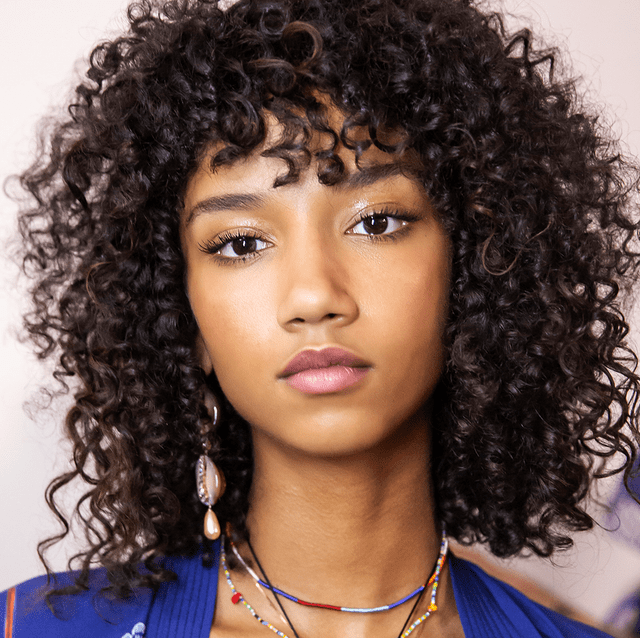 Chin-Length Layered Bob With Curtain Bangs Chin-Length Layered Bob With Curtain Bangs — 3C Hairstyles