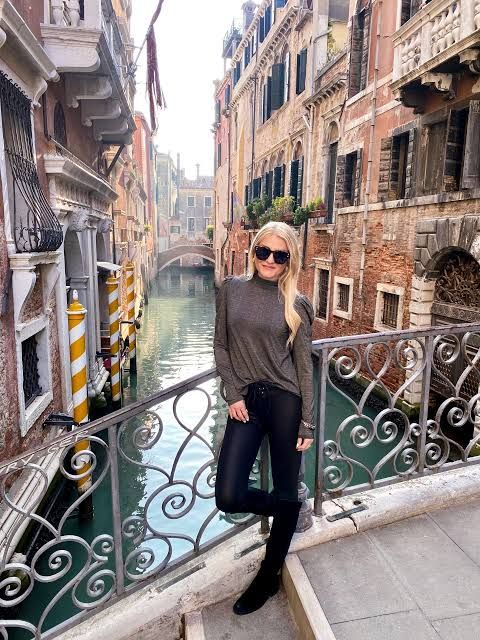Sleek Mock Neck and Slim Trousers for Travel — Venice Outfits