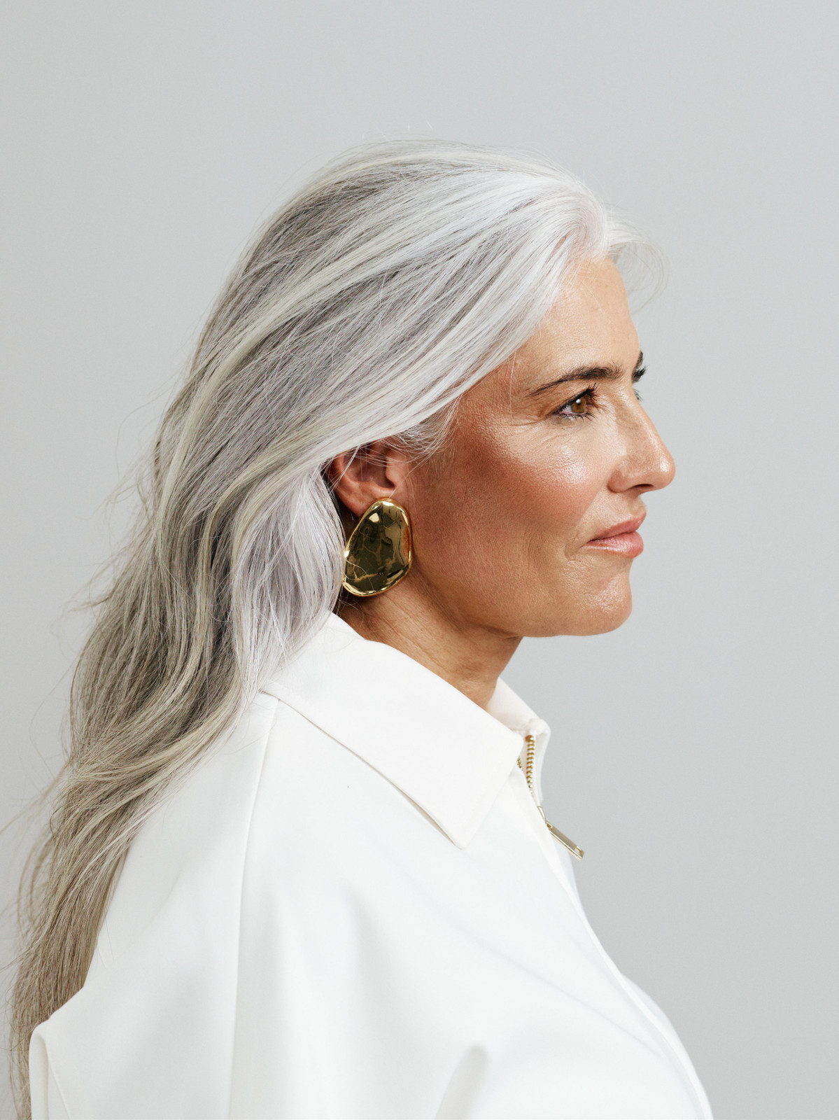 Mid-Back Waves With Contrast — Salt and Pepper Hair