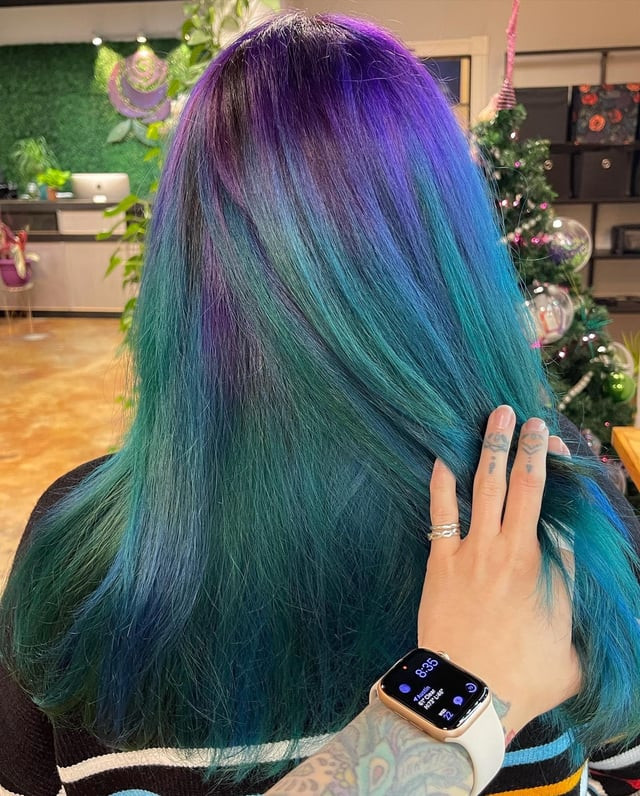 Chin Bob Green Blue Hair Feathers Chin Bob Green Blue Hair Feathers — Peacock Hair