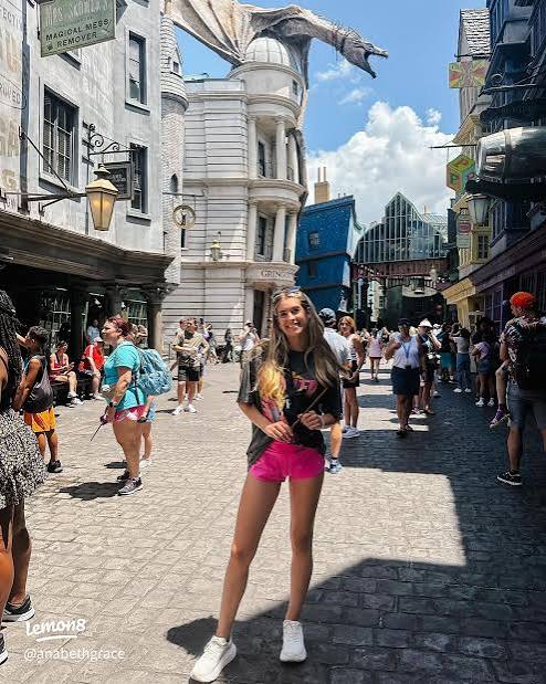 Simple Graphic Tee and Pink Shorts for Park Comfort Simple Graphic Tee and Pink Shorts for Park Comfort — Universal Studios Outfits