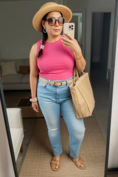 Summer Casual: Skinny Jeans with Hot Pink Top — Light Wash Jeans Outfits