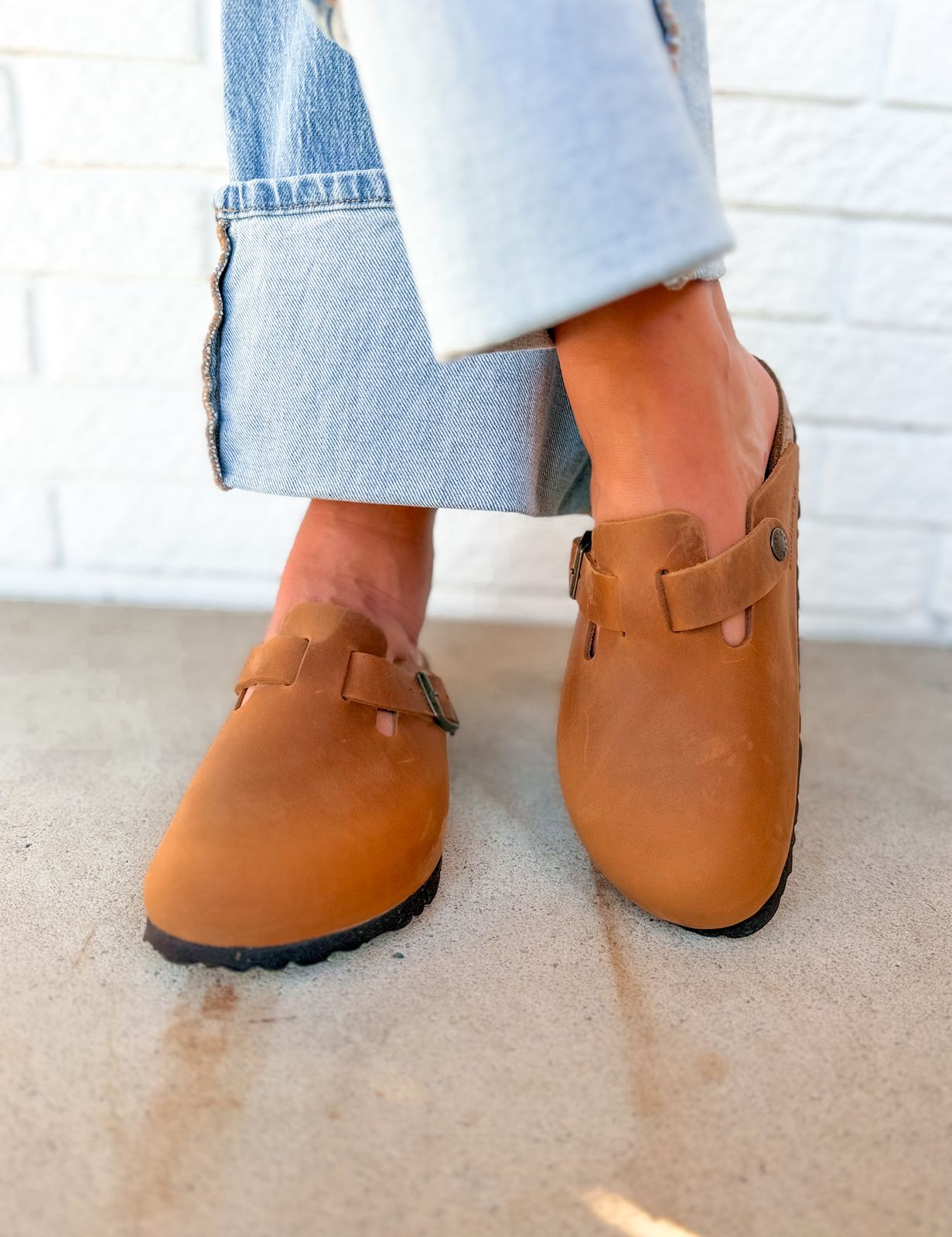 Cognac Birkenstock Bostons with Barrel Jeans and Knit Top Cognac Birkenstock Bostons with Barrel Jeans and Knit Top — Birkenstock Boston Outfits