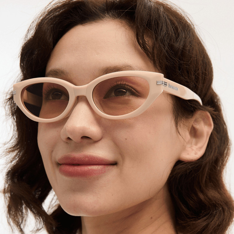 Subtle Elegance: Light Beige Cat Eye Sunglasses with Peach Lenses Subtle Elegance: Light Beige Cat Eye Sunglasses with Peach Lenses — Cat Eye Sunglasses Outfits