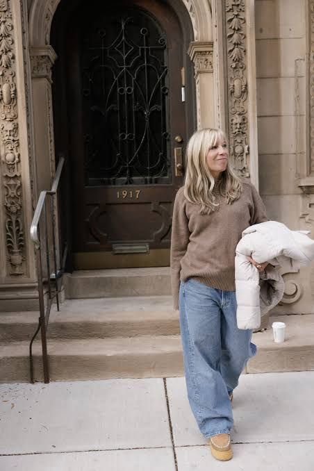 Puffer Jacket and Knit Sweater with Wide-Leg Boyfriend Jeans Puffer Jacket and Knit Sweater with Wide-Leg Boyfriend Jeans — Boyfriend Jeans Outfits