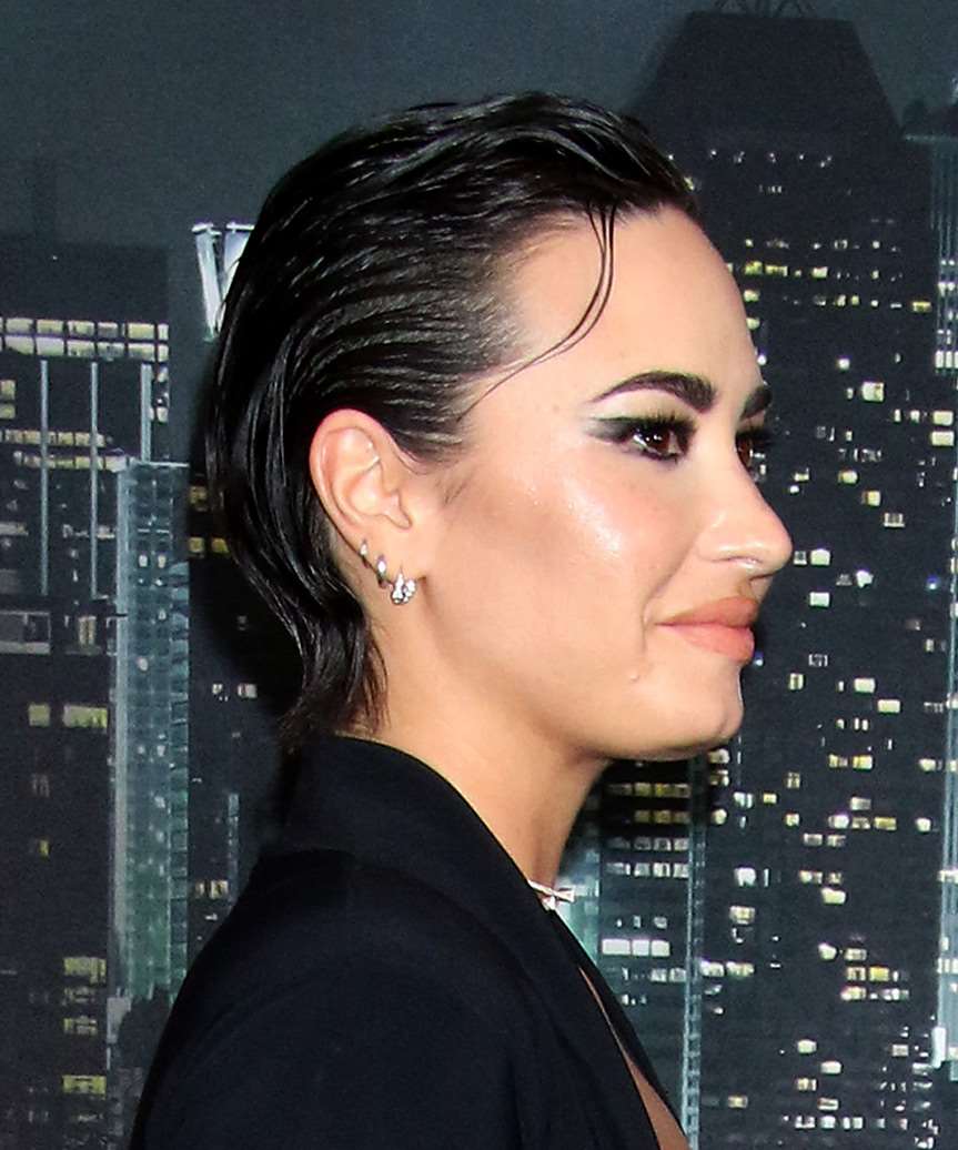 Sleek Black Chin Bob Wet Look — Slick Back Hairstyles