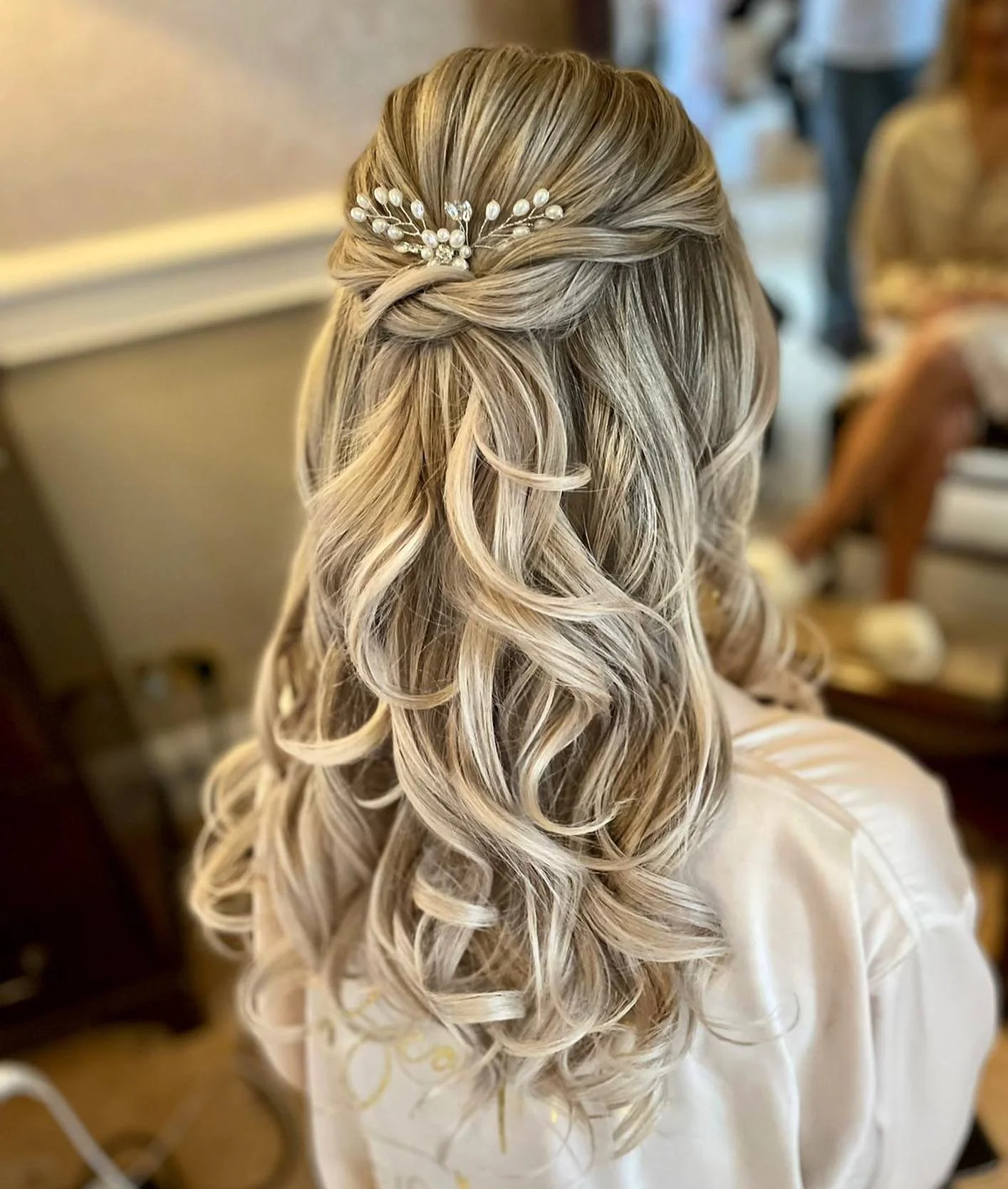 Blonde Half Updo With Pearl Accessory Blonde Half Updo With Pearl Accessory — Boho Hairstyles