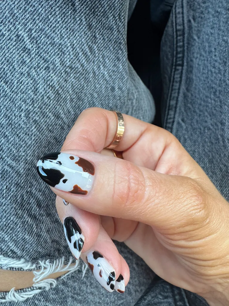 Medium Oval Glossy Cow Print Accent — Western Nails