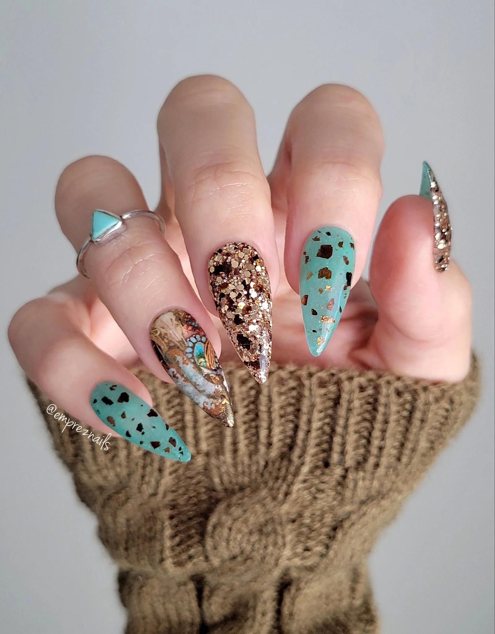 Medium-Long Stiletto Teal Glitter Flakes — Western Nails