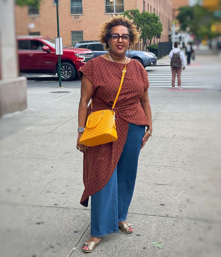 Asymmetrical Top with Wide-Leg Jeans for Modern Style Asymmetrical Top with Wide-Leg Jeans for Modern Style — Outfits for Apple Shape