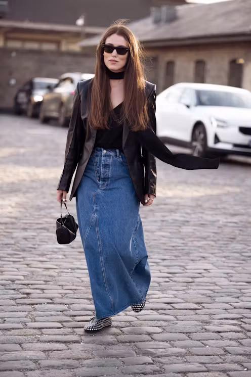 Maxi Skirt Outfit Ideas For Minimalists Who Appreciate Versatility