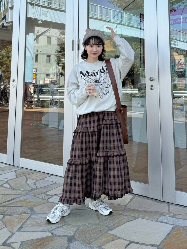 Tiered Plaid Maxi with Graphic Sweatshirt Tiered Plaid Maxi with Graphic Sweatshirt — Plaid Skirt Outfits