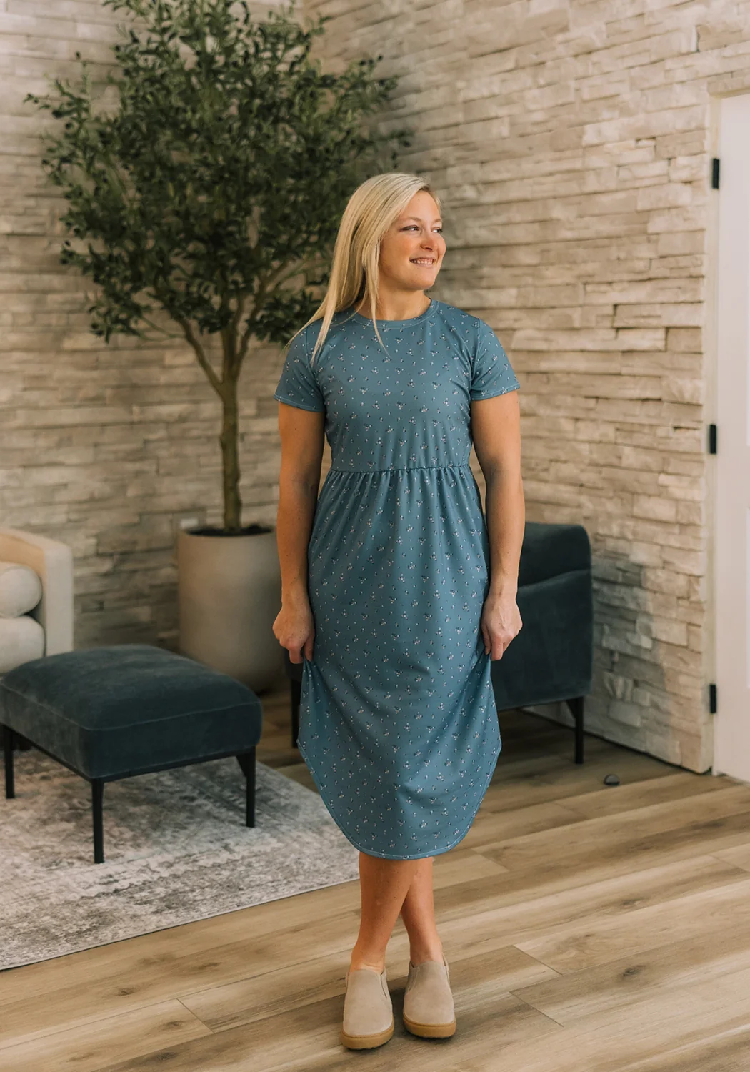 Blue Empire Waist Midi Dress with Floral Print for Casual Wear Midi Dresses