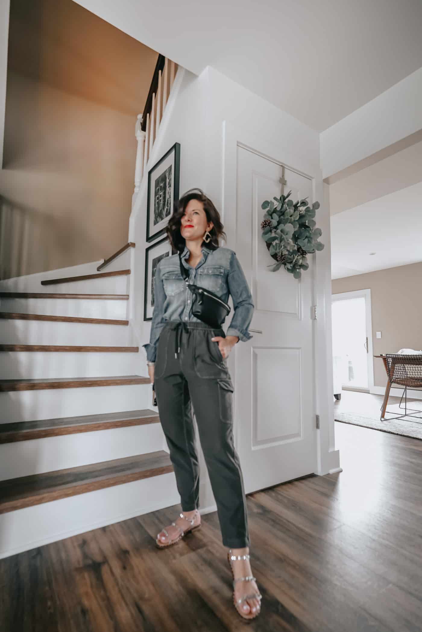 Outfit Idea — And The Look Is Completed With Sandals Outfit Idea — And The Look Is Completed With Sandals — Cargo Pants
