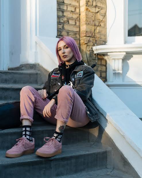 Streetwear Vibe: Pink Sneakers with Denim Jacket and Hoodie — Air Force 1 Outfits