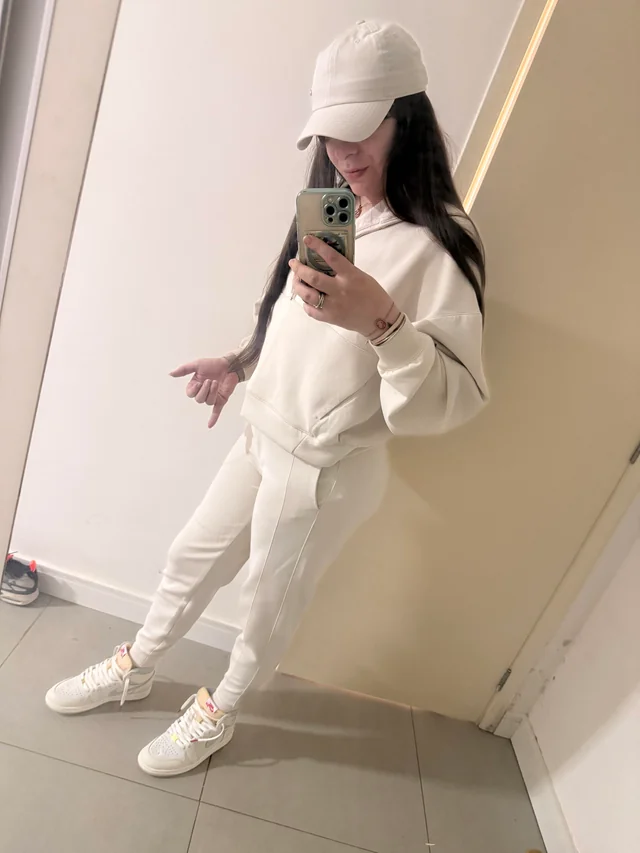 Hoodie Sweatpants Outfit Idea Hoodie Sweatpants Outfit Idea — Jordan Outfits