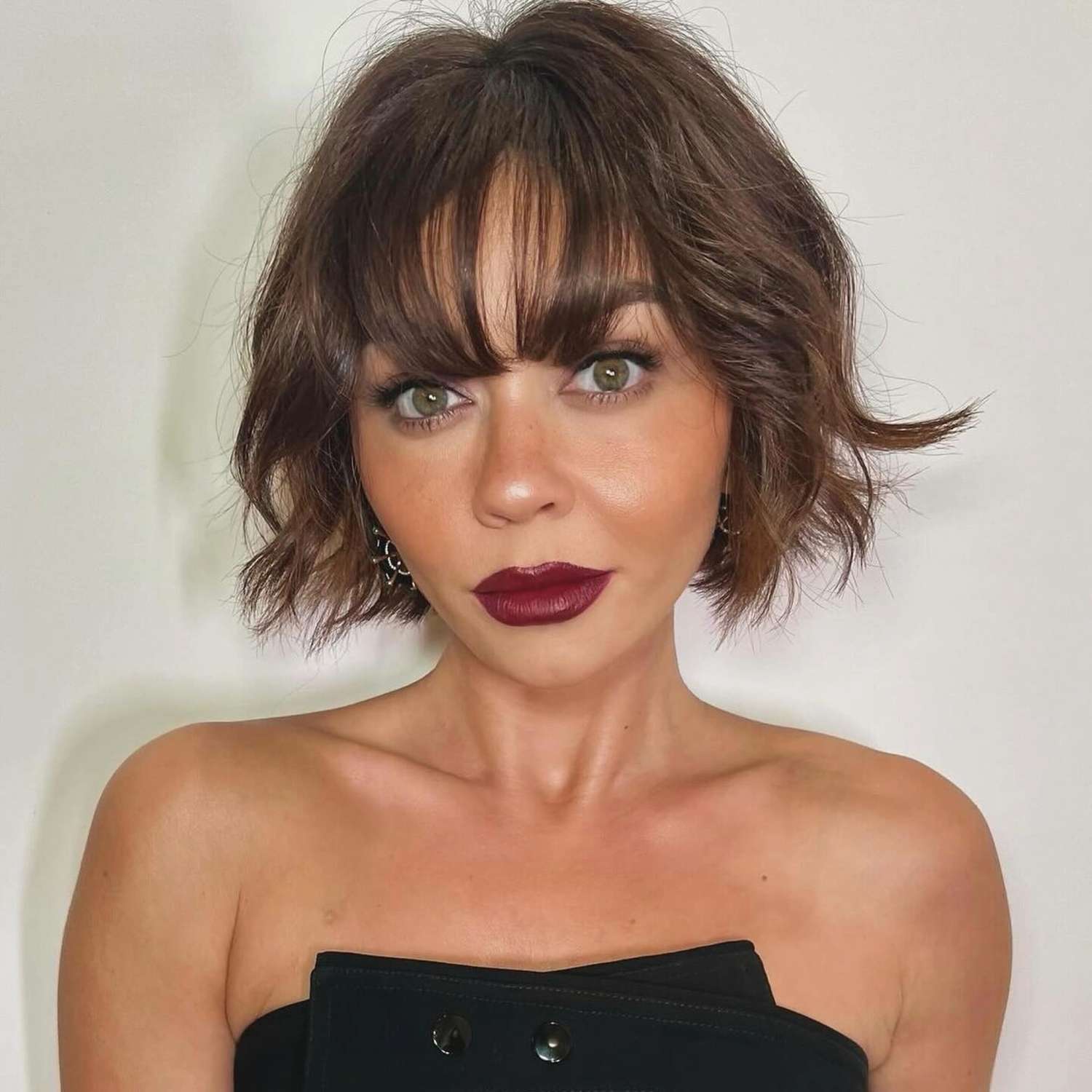 Wavy Dark Bob With Blunt Bangs Wavy Dark Bob With Blunt Bangs — Hairstyles with Bangs