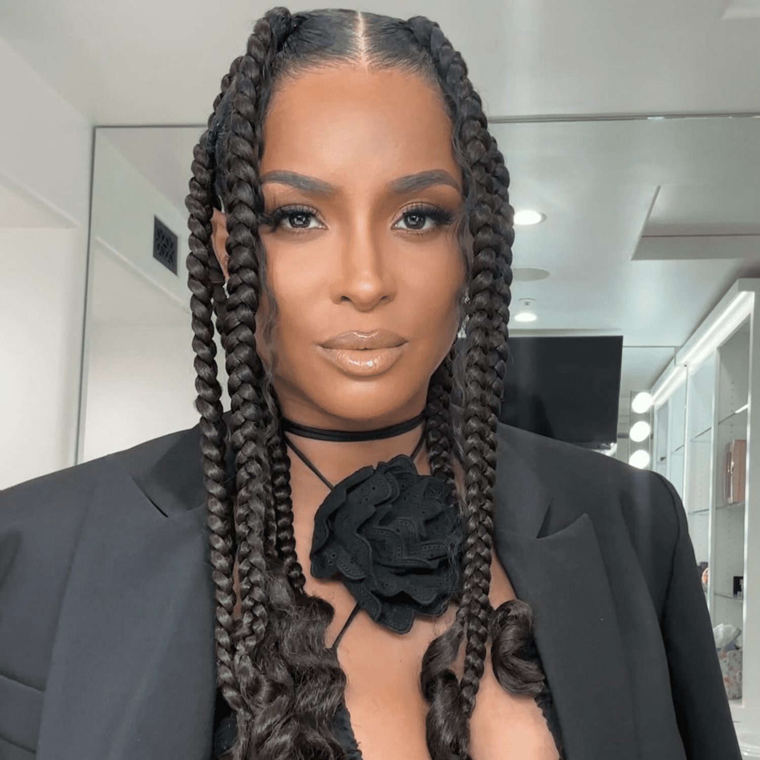 Mid-Back Voluminous Thick Impactful Black Braids — Jumbo Braids