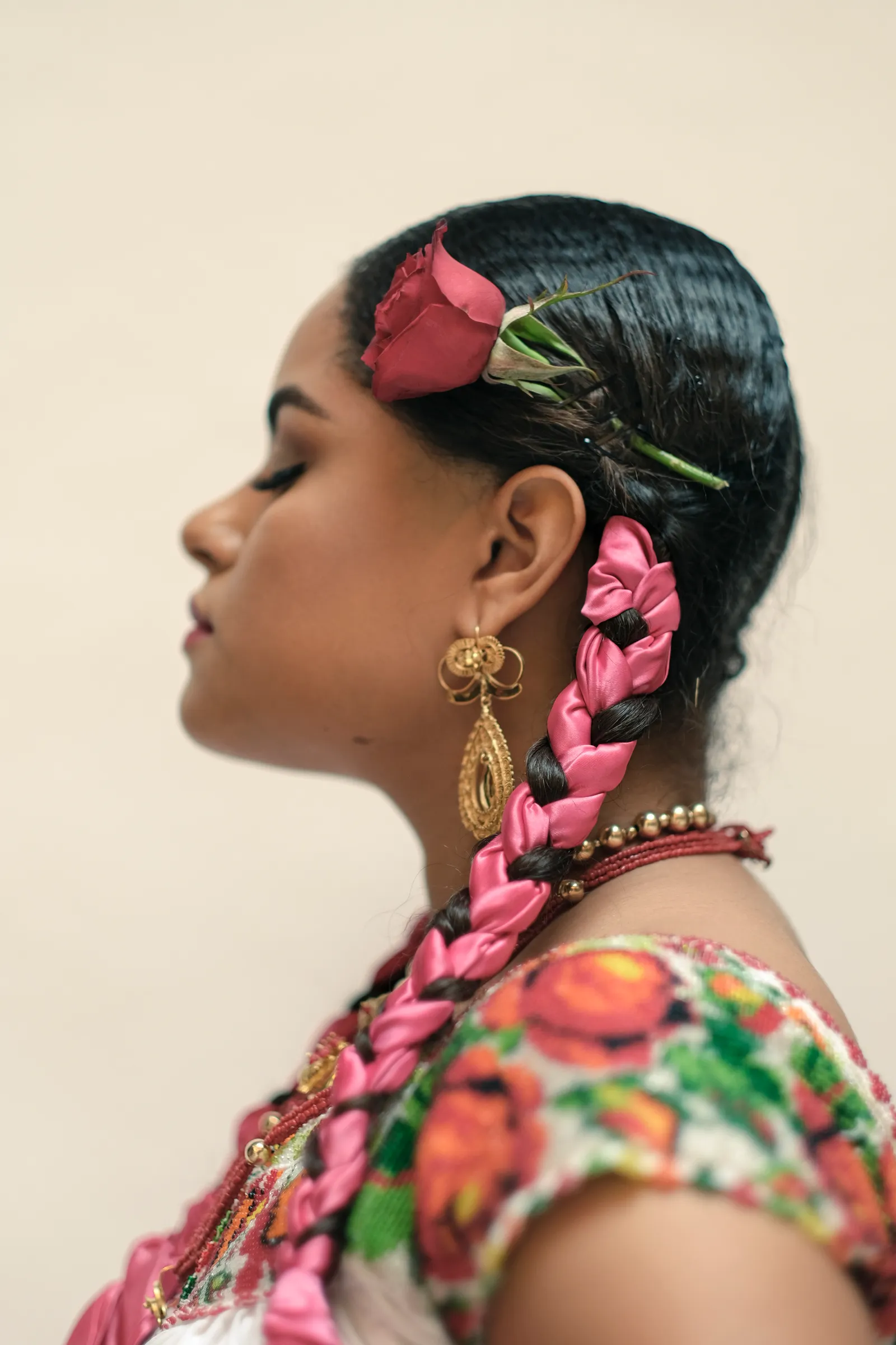 Side Braid With Pink Satin Ribbons and Rose Side Braid With Pink Satin Ribbons and Rose — Mexican Hairstyles