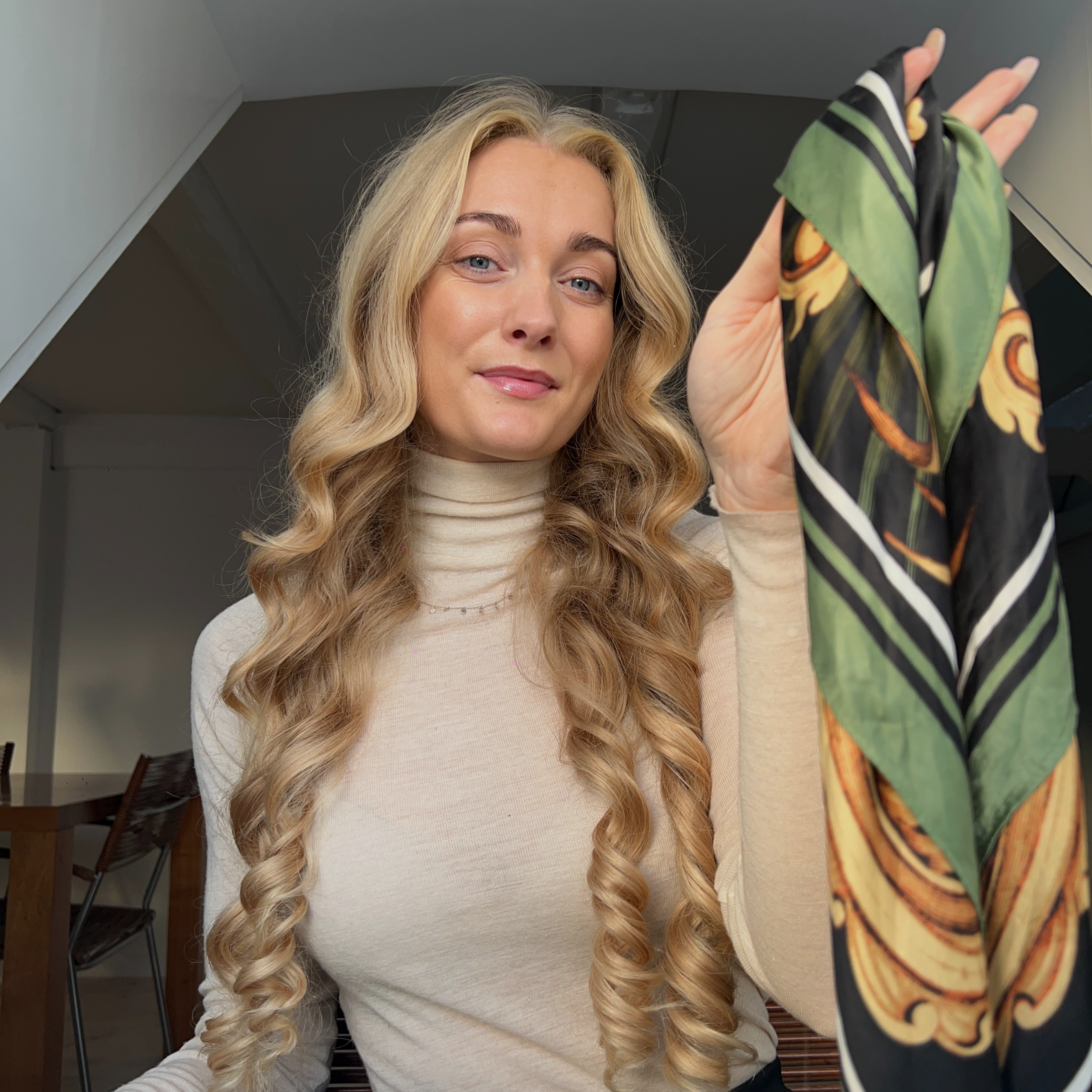 Defined Collarbone Spiral Curls — Heatless Curls
