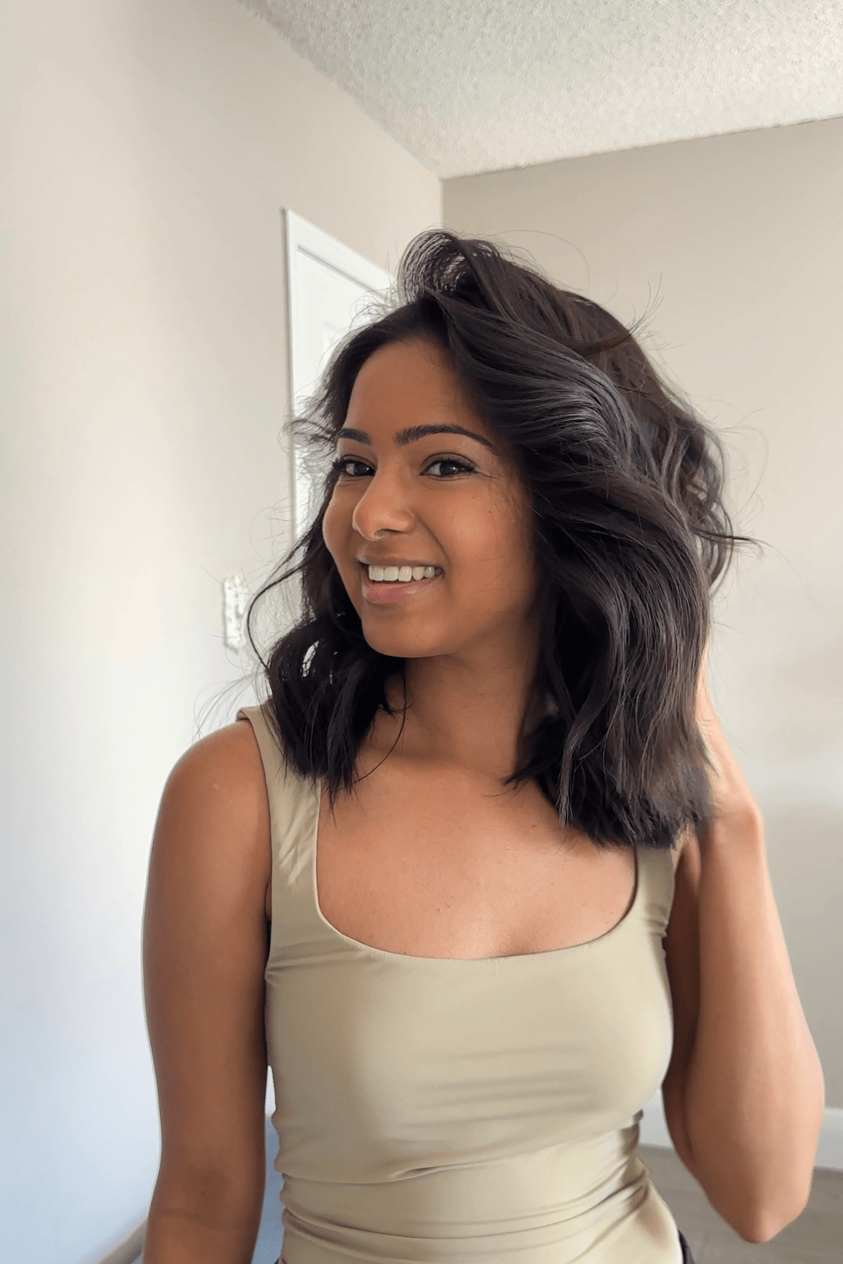 Loose Collarbone Waves With Side Part Loose Collarbone Waves With Side Part — Wand Curls