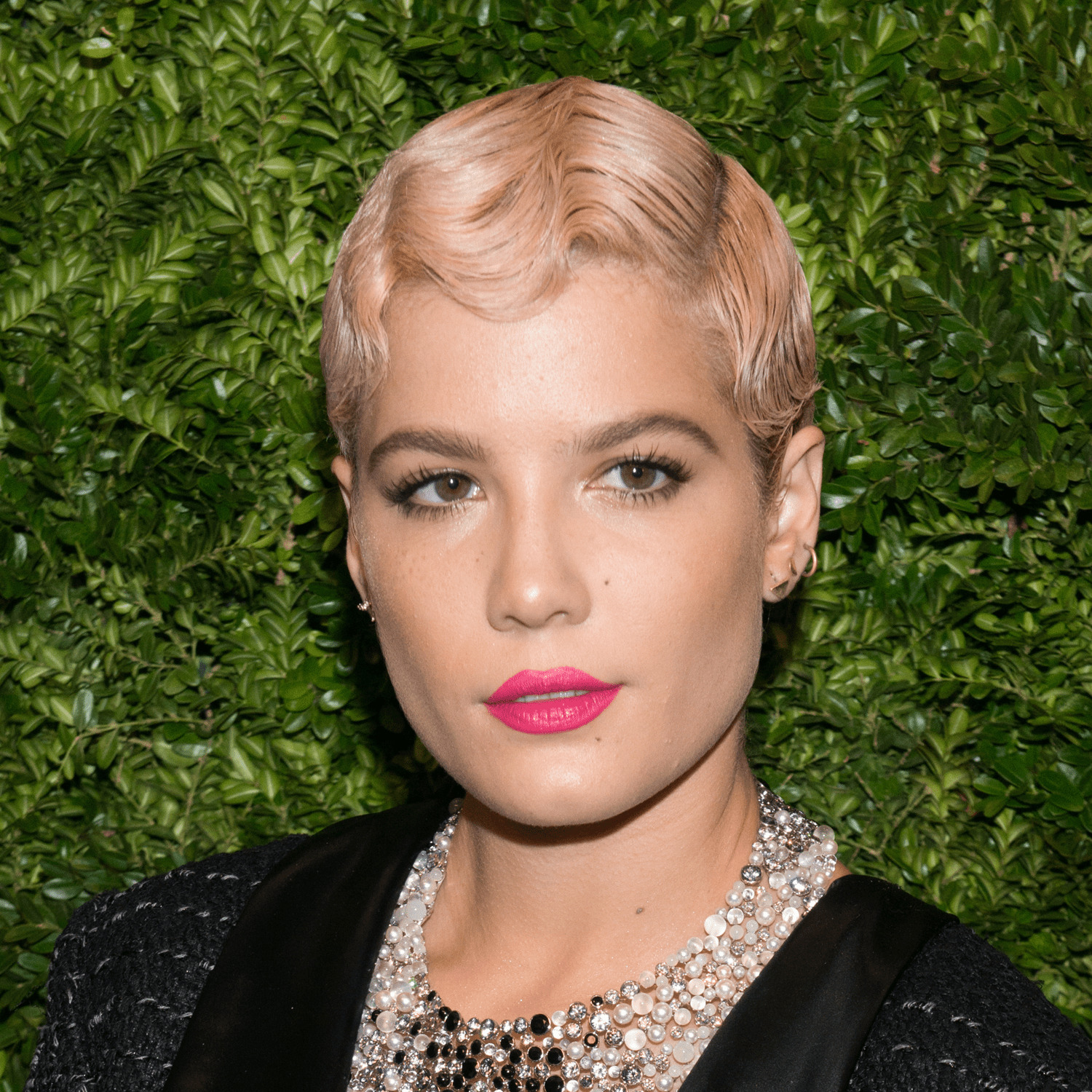 Precision Finger Waves In Cool Blond