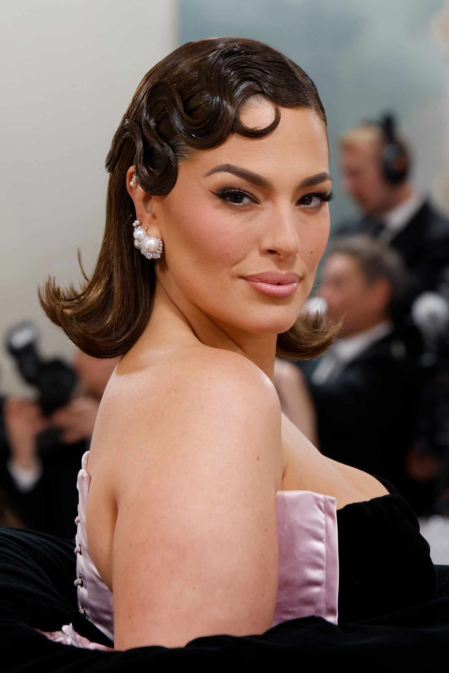 Polished Finger Waves For Fine Hair