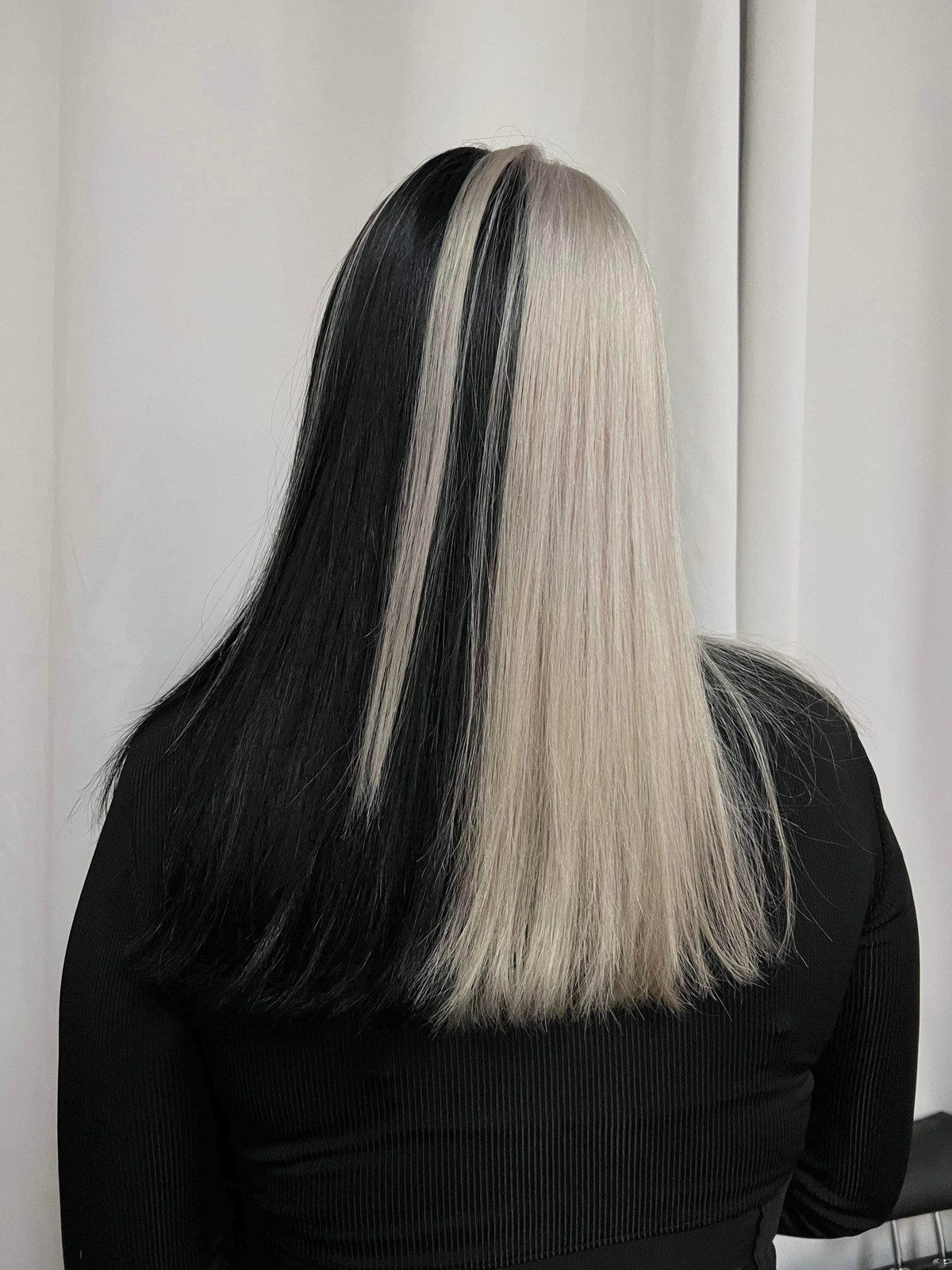 Cosplay ideas that go with this split hair color? it's right down the middle! & aside from Cruella De Vil! Not a wig, idk what flair to use 🤣 : r/CosplayHelp