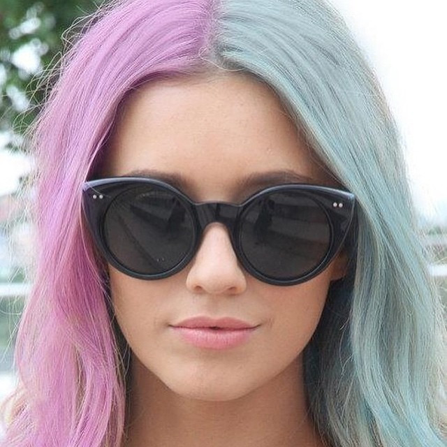 Pastel Pink and Blue Layered Collarbone Cut Pastel Pink and Blue Layered Collarbone Cut — Split Dye Hair