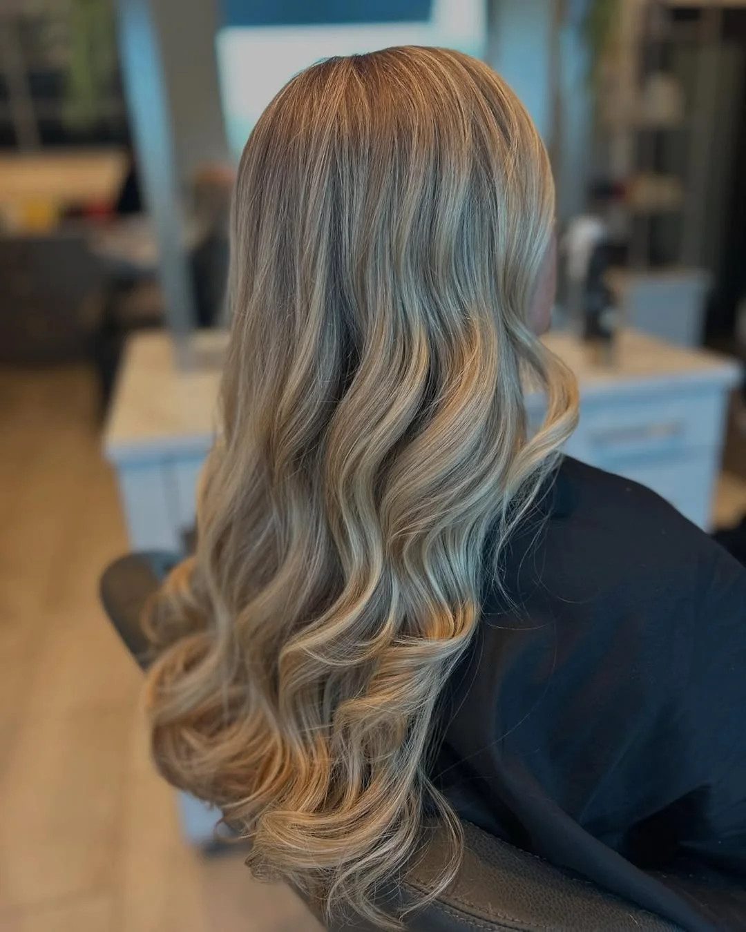 Dark Blonde Base With Ash Blonde Highlights Dark Blonde Base With Ash Blonde Highlights — Lowlights
