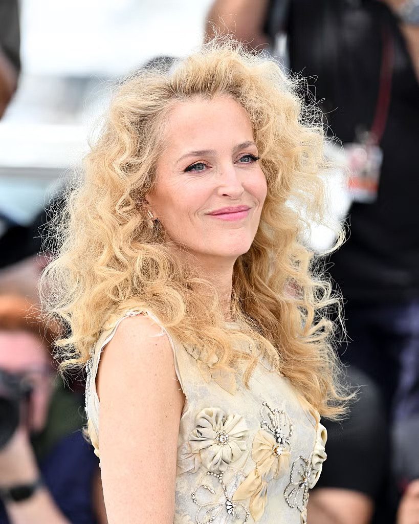 Long Visual Idea Long Visual Idea — Blonde Curly Hair