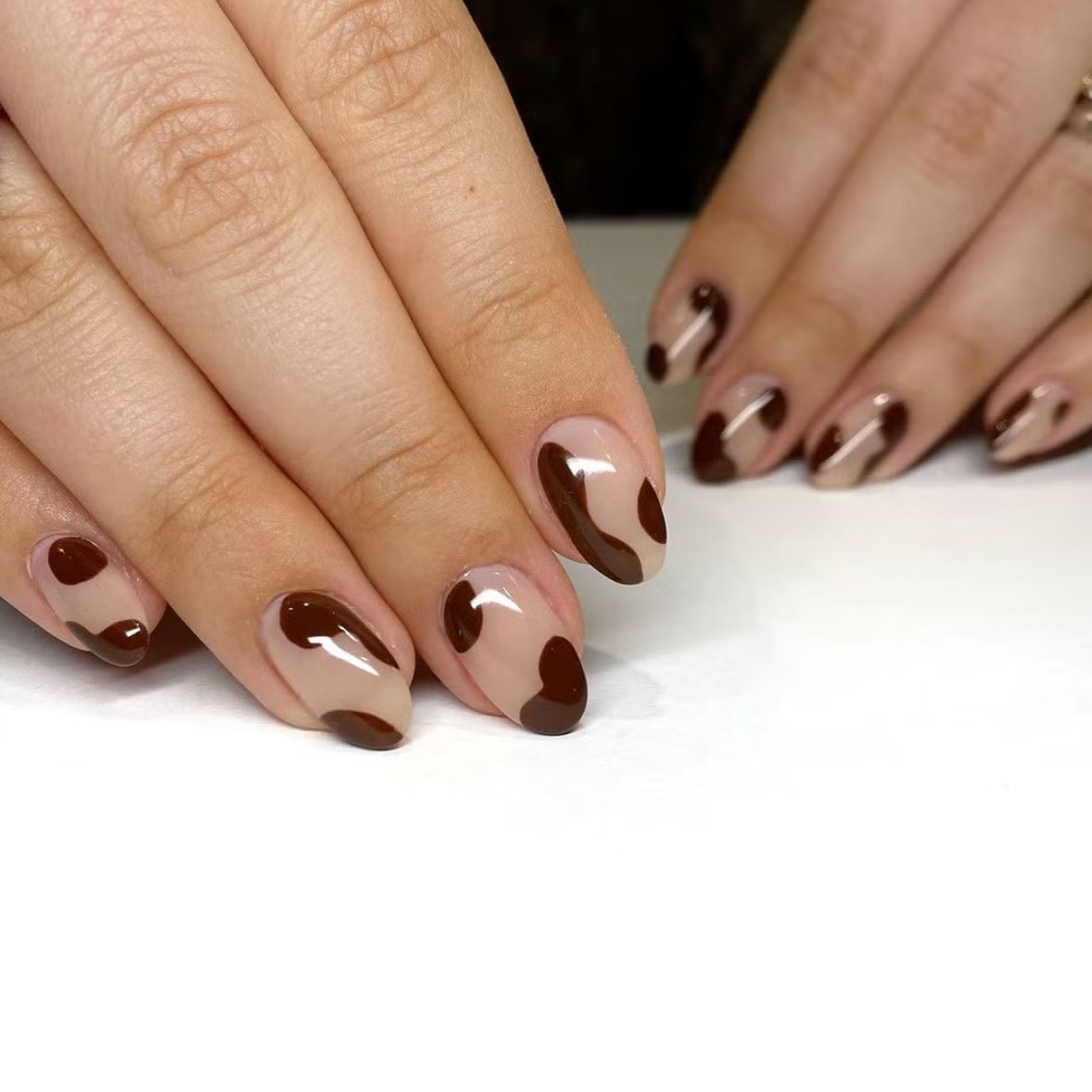 Abstract Organic Brown Short Oval Nails Abstract Organic Brown Short Oval Nails — Gym Nails
