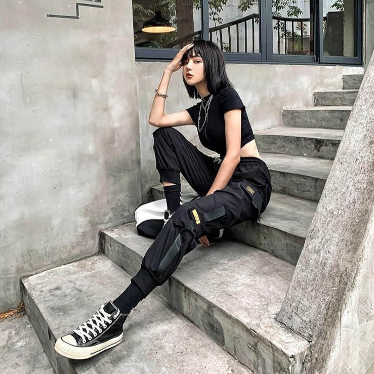Cargo Pants with Yellow Strap Detail and High-Top Sneakers Cargo Pants with Yellow Strap Detail and High-Top Sneakers — Techwear Outfits