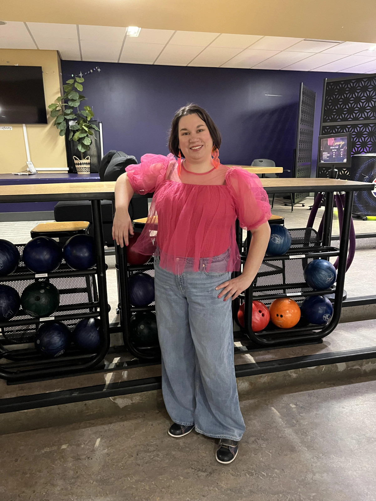 Distressed Denim Shorts: Sleeveless Top and Bandana for a Cool Look — Bowling Outfits