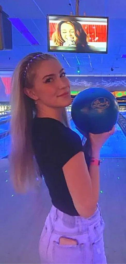 Ripped Jeans and Tee: Classic Casual for the Bowling Alley — Bowling Outfits