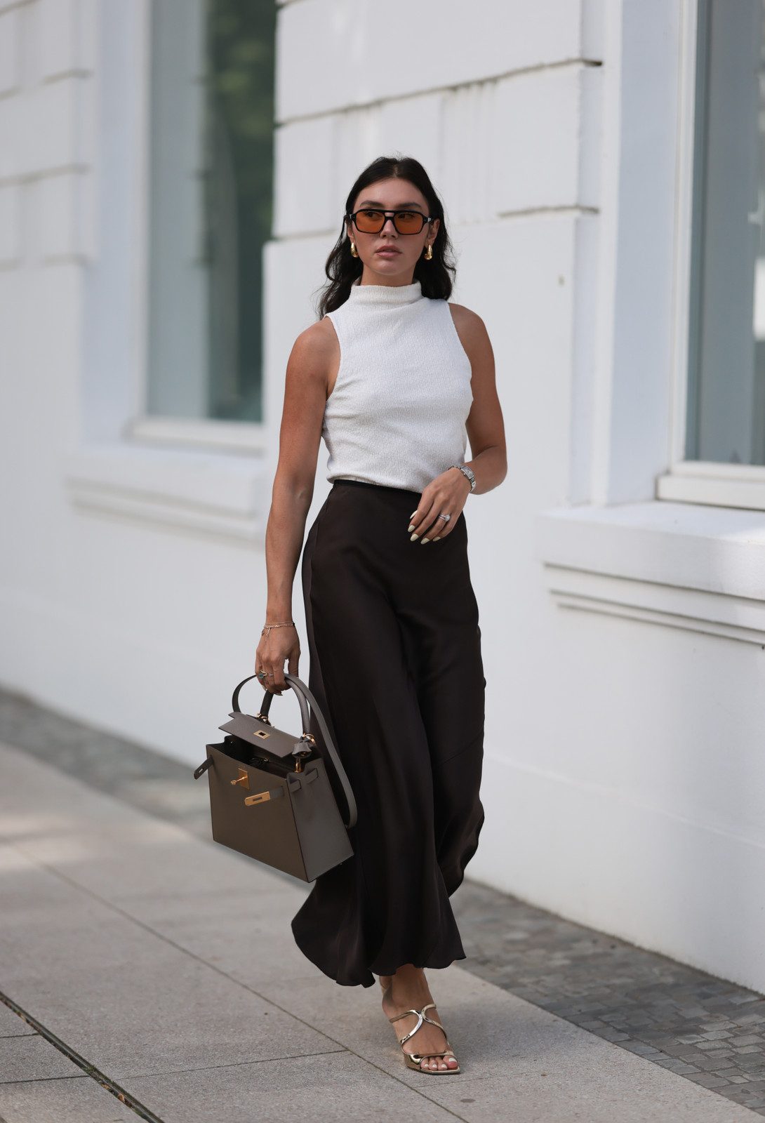 Mock Neck Top and Wide-Leg Trousers for Modern Business Casual Mock Neck Top and Wide-Leg Trousers for Modern Business Casual — Social Worker Outfits