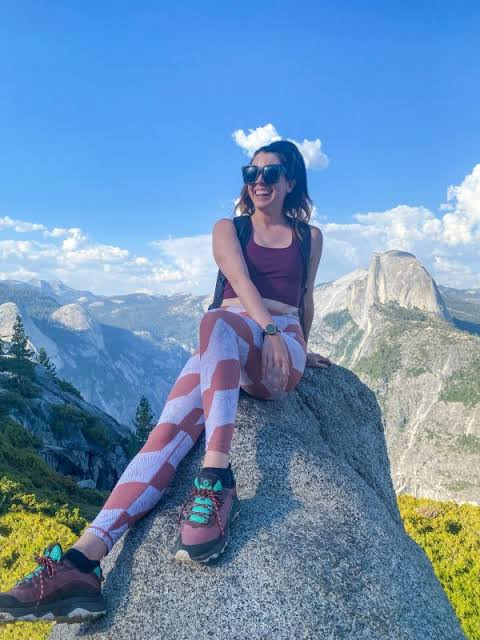Bold Leggings and Sports Bra for Yosemite Hikes Bold Leggings and Sports Bra for Yosemite Hikes — Yosemite Outfits