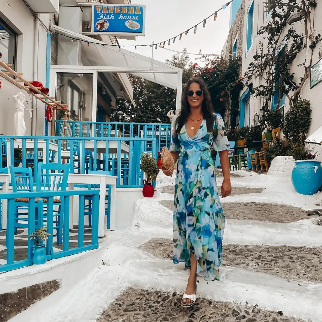Vacation Exploring Town Outfit Idea Vacation Exploring Town Outfit Idea — Greece Outfits