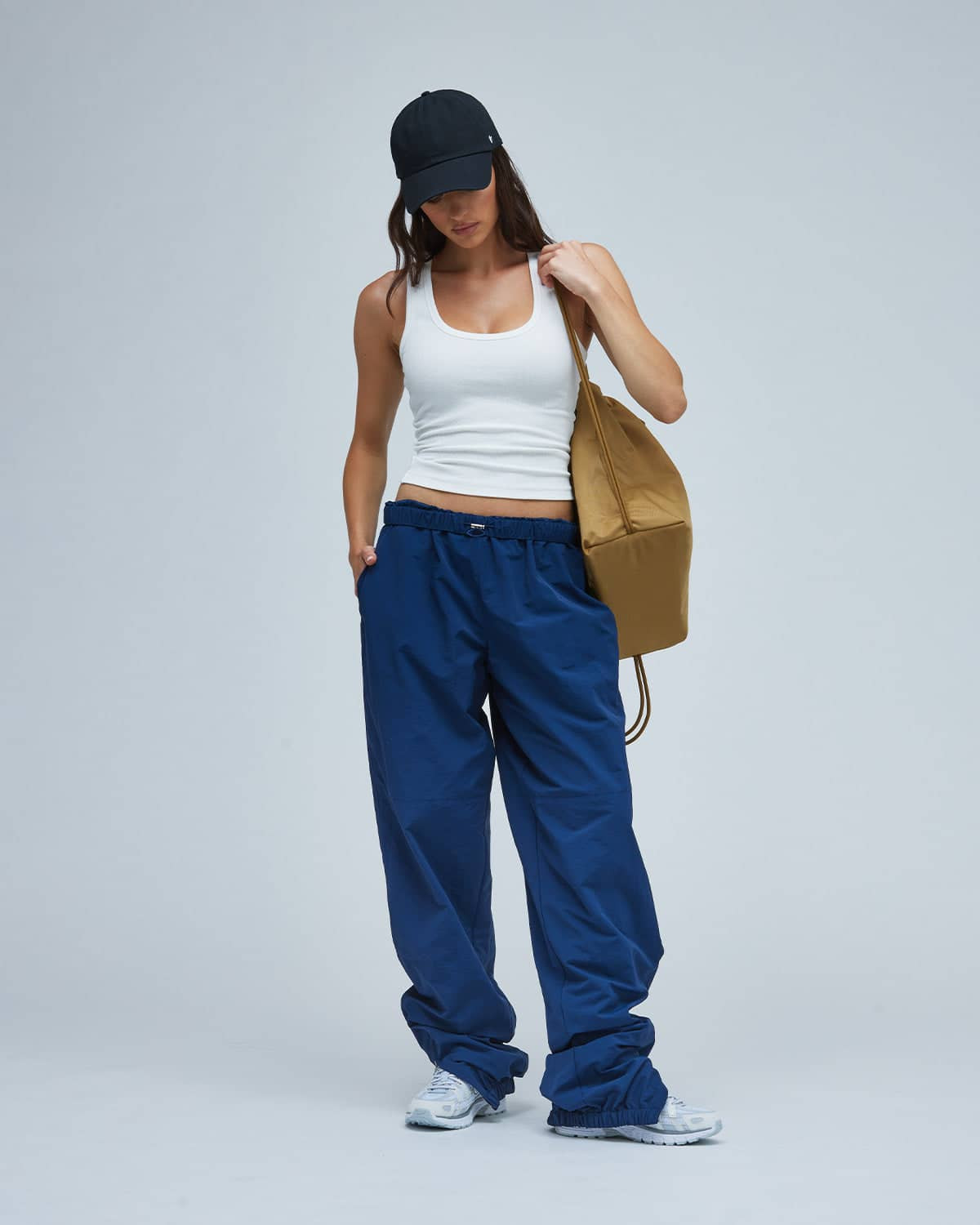 Athletic Navy Pants with Ribbed Tank for On-the-Go Style — Peru Outfits