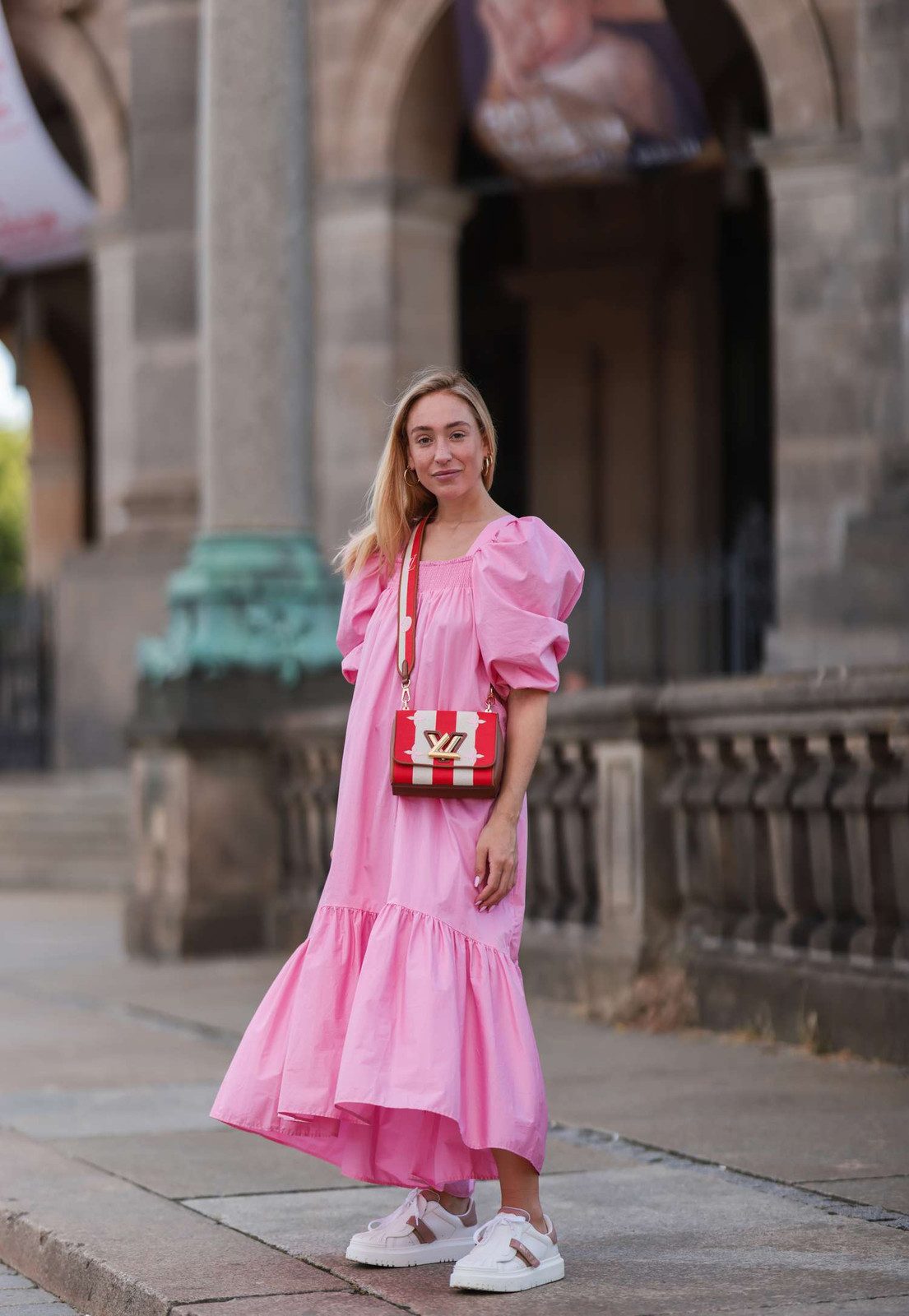Voluminous Pink Nap Dress with Sneakers and Crossbody Bag Voluminous Pink Nap Dress with Sneakers and Crossbody Bag — Nap Dresses