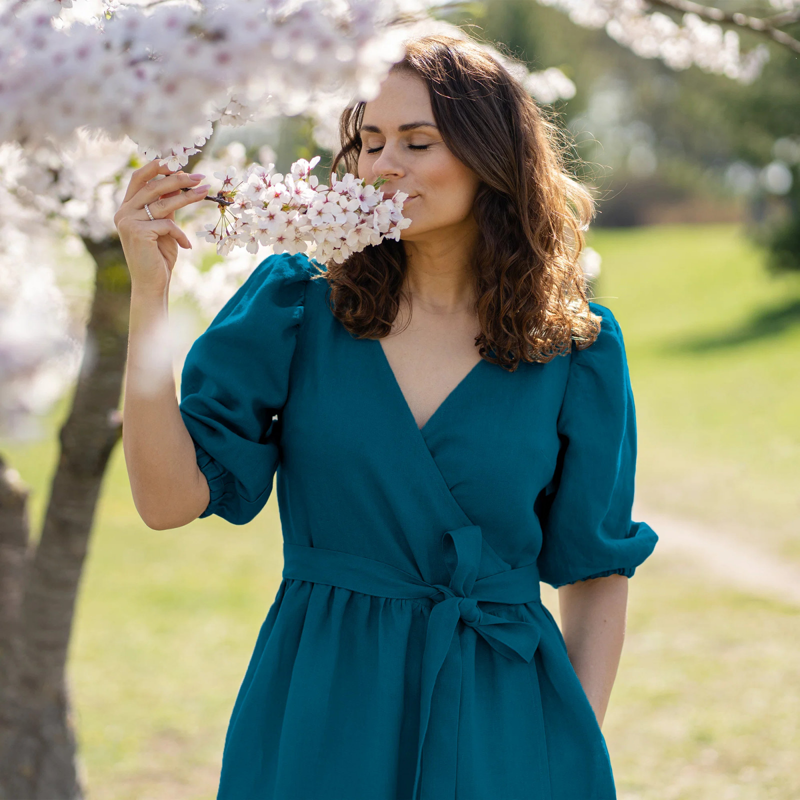 Linen Wrap Dress with Puff Sleeves for Casual Summer Style Linen Wrap Dress with Puff Sleeves for Casual Summer Style — Dresses to Hide Belly
